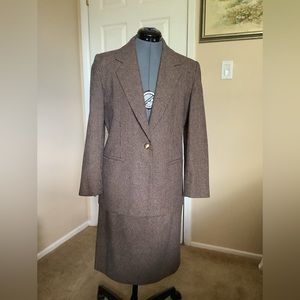 Leslie Fay mauve and navy 2 piece suite. Size 10 petite.